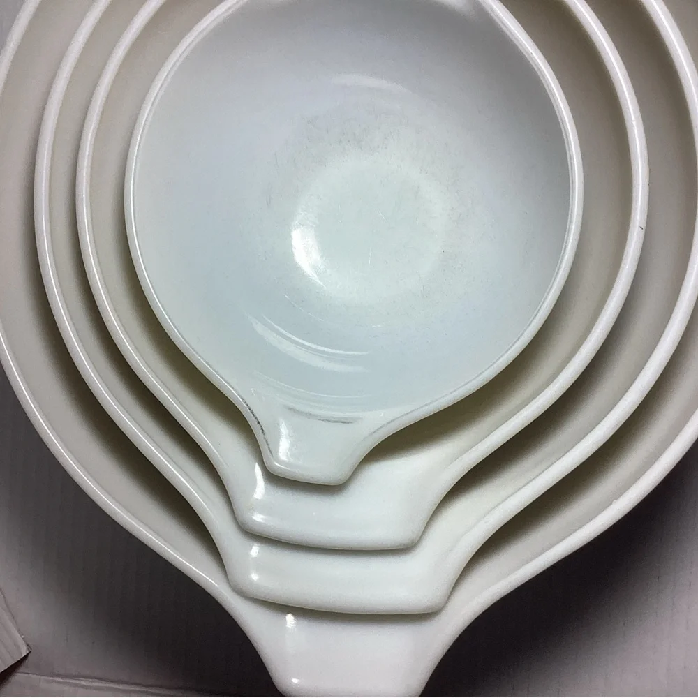 Vintage Mixing Bowl Set with Floral Design - Picture 14 of 16